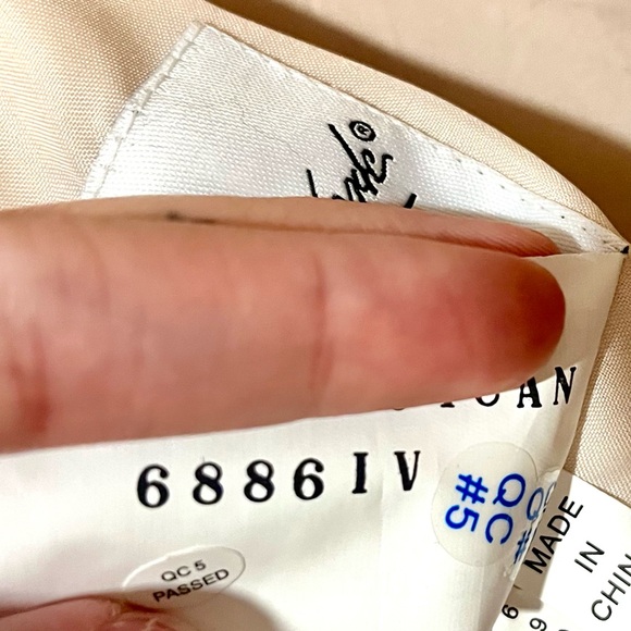 Stella York 6886 Wedding Dress, size 6 US/CAD - Picture 8 of 8